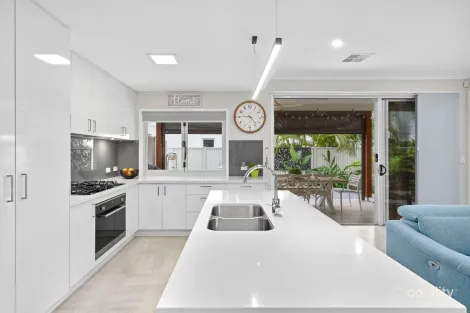 Property photo of 21/100-106 Sturgeon Street Ormiston QLD 4160