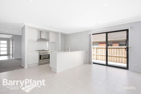 Property photo of 8 Belmont Crescent Pakenham VIC 3810