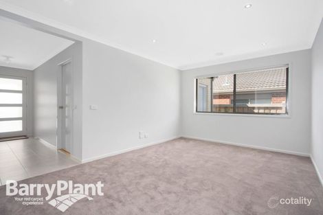 Property photo of 8 Belmont Crescent Pakenham VIC 3810