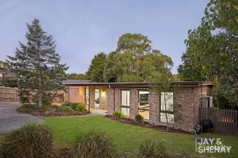 15 John Edgcumbe Way, Endeavour Hills, VIC 3802