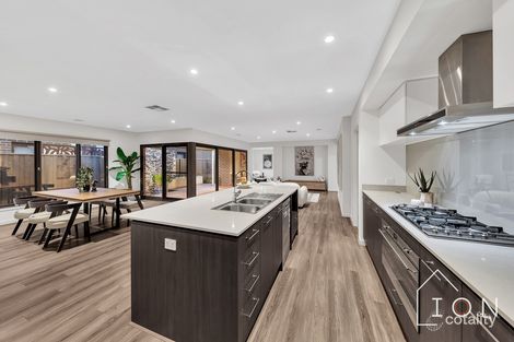 Property photo of 27 Kiwi Crescent Cranbourne South VIC 3977
