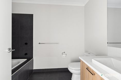 Property photo of 9 Eaglemont Drive Strathtulloh VIC 3338