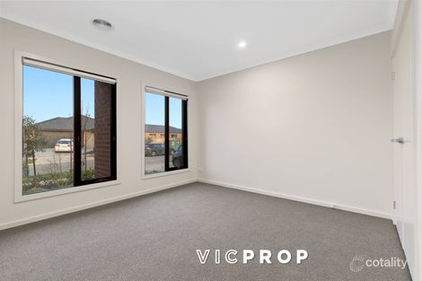 Property photo of 19 Midpride Street Tarneit VIC 3029