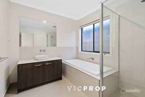 Property photo of 19 Midpride Street Tarneit VIC 3029