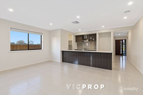 Property photo of 19 Midpride Street Tarneit VIC 3029