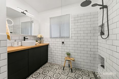 Property photo of 18 Riversleigh Road Beachmere QLD 4510