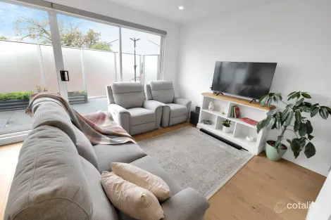 Property photo of 203/3 Heatherbrae Avenue East Ringwood VIC 3134
