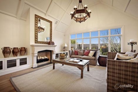 Property photo of 8 Torrington Place Canterbury VIC 3126