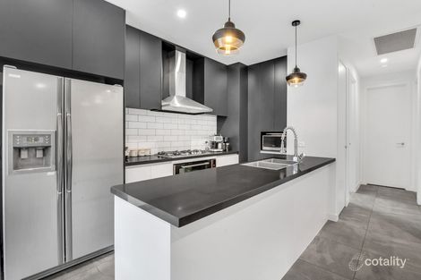 Property photo of 32 Tivoli Way Mickleham VIC 3064
