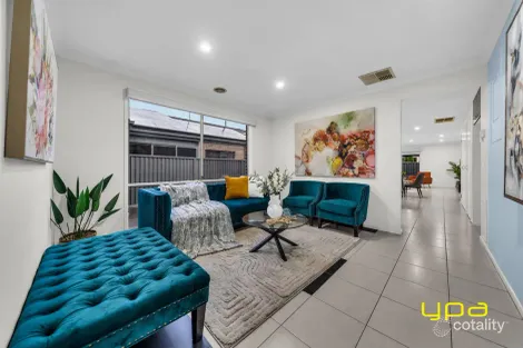 Property photo of 27 Donatello Crescent Narre Warren VIC 3805