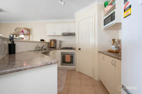 Property photo of 9/10 Great Eastern Highway Somerville WA 6430