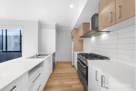 Property photo of 5 Benson Drive Werribee VIC 3030