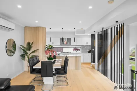 Property photo of 32 Alexander Circuit Craigieburn VIC 3064