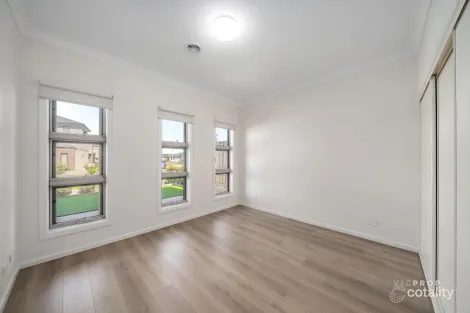 Property photo of 35 Ruthven Way Mambourin VIC 3024