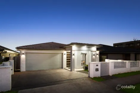 Property photo of 6 Dowie Drive Claymore NSW 2559