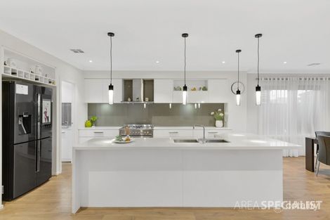 Property photo of 5 Pitfield Avenue Cranbourne East VIC 3977