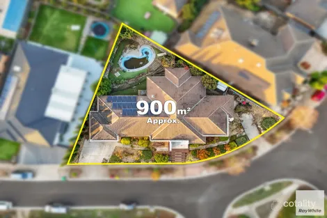 Property photo of 17 Ellenborough Crescent Manor Lakes VIC 3024