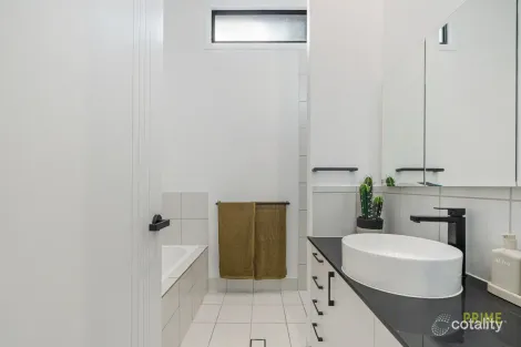 Property photo of 33 Peppermint Circuit Nikenbah QLD 4655
