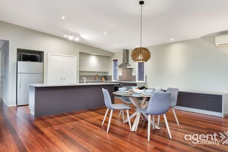 Property photo of 3 Petrel Circuit Pakenham VIC 3810
