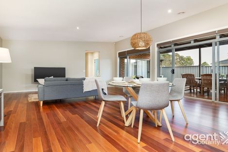 Property photo of 3 Petrel Circuit Pakenham VIC 3810
