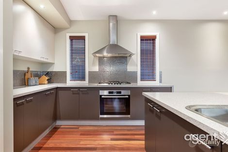 Property photo of 3 Petrel Circuit Pakenham VIC 3810