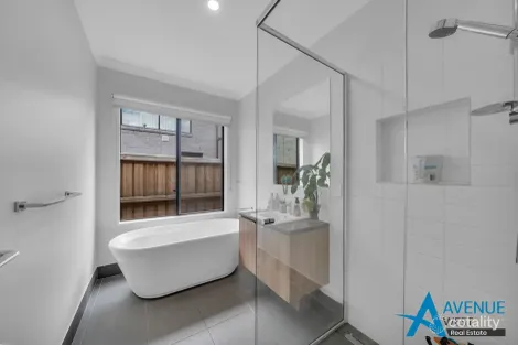 Property photo of 4 Dandelion Crescent Rockbank VIC 3335