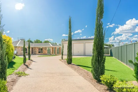 4 Sharlyn Cres, Emerald, QLD 4720