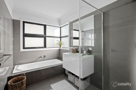 Property photo of 1/5 Deschamp Crescent Rowville VIC 3178