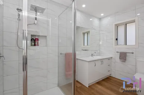 Property photo of 1/137A Edwards Road Kennington VIC 3550