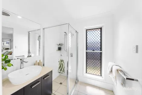 Property photo of 52 Dubai Circuit Spring Mountain QLD 4300