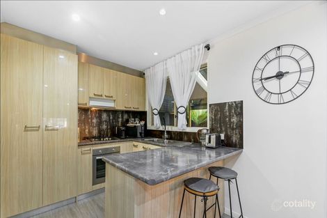 Property photo of 2 Parkside Mews Cranbourne West VIC 3977