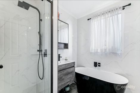 Property photo of 2 Parkside Mews Cranbourne West VIC 3977