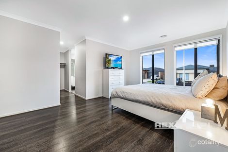 Property photo of 42 Deoro Parade Clyde North VIC 3978