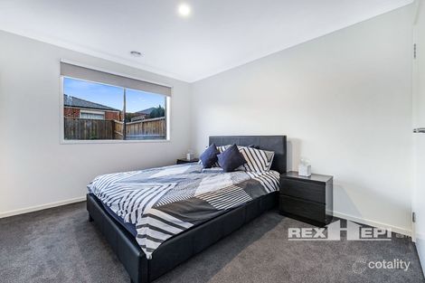 Property photo of 42 Deoro Parade Clyde North VIC 3978