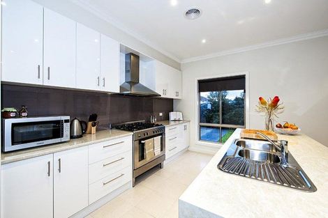 Property photo of 32 Neddletail Crescent South Morang VIC 3752