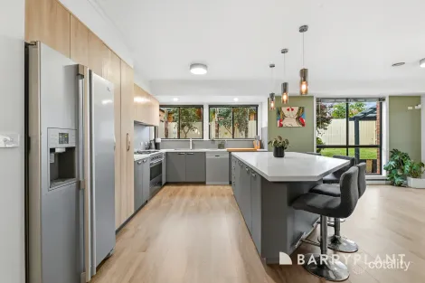 Property photo of 15 Dickson Mews Berwick VIC 3806
