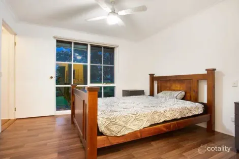 Property photo of 14 Cantle Close Pakenham VIC 3810