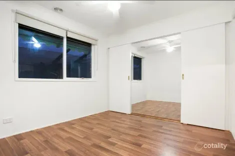 Property photo of 14 Cantle Close Pakenham VIC 3810