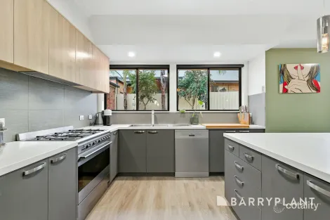 Property photo of 15 Dickson Mews Berwick VIC 3806