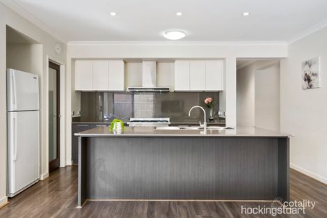 Property photo of 12 Yaleri Rise Werribee VIC 3030