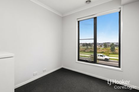 Property photo of 19 Charlwood Promenade Werribee VIC 3030