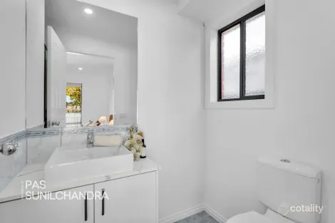 Property photo of 3 Bellbrae Crescent Cranbourne West VIC 3977
