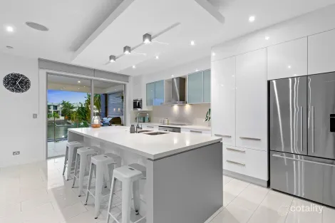 Property photo of 18 Coomera Court Helensvale QLD 4212