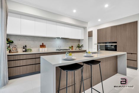 Property photo of 10 Hyde Avenue Clyde North VIC 3978