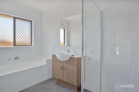 Property photo of 1/24 Grove Boulevard Mooloolah Valley QLD 4553