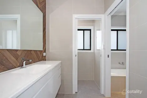 Property photo of 28 Lambrusco Way North Tamworth NSW 2340