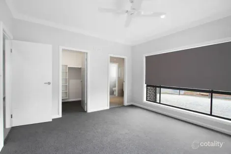 Property photo of 28 Lambrusco Way North Tamworth NSW 2340