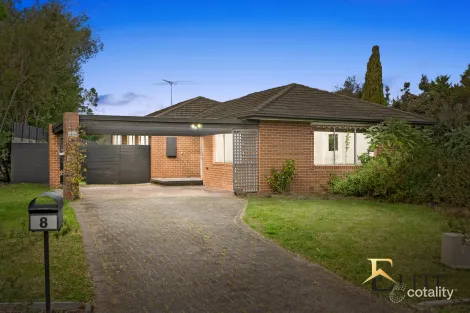 Property photo of 8 Thirlmere Court Berwick VIC 3806