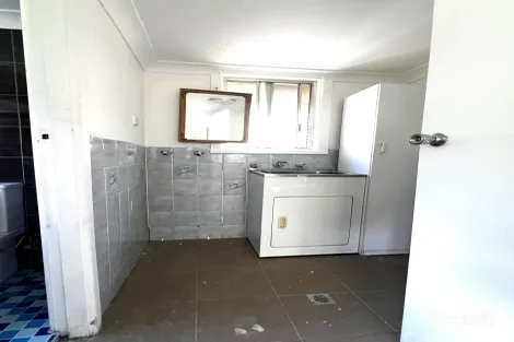 Property photo of 24 Waterside Crescent Carramar NSW 2163