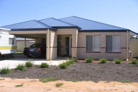 14 Golf Rd, Merredin, WA 6415